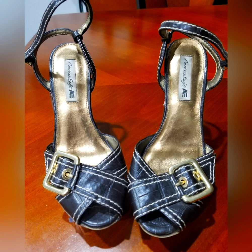 Very cute and sexy brown wooden heels | American Eagles | Size 7